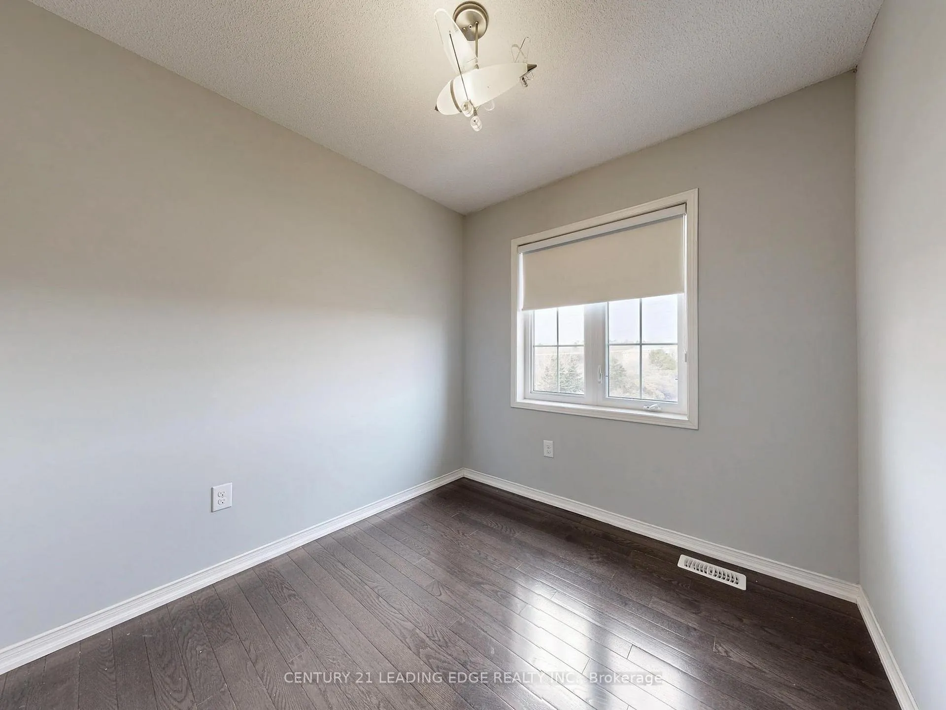 Photo 28 of 423 Rossland Road E, Ajax, Central East — HOMEH