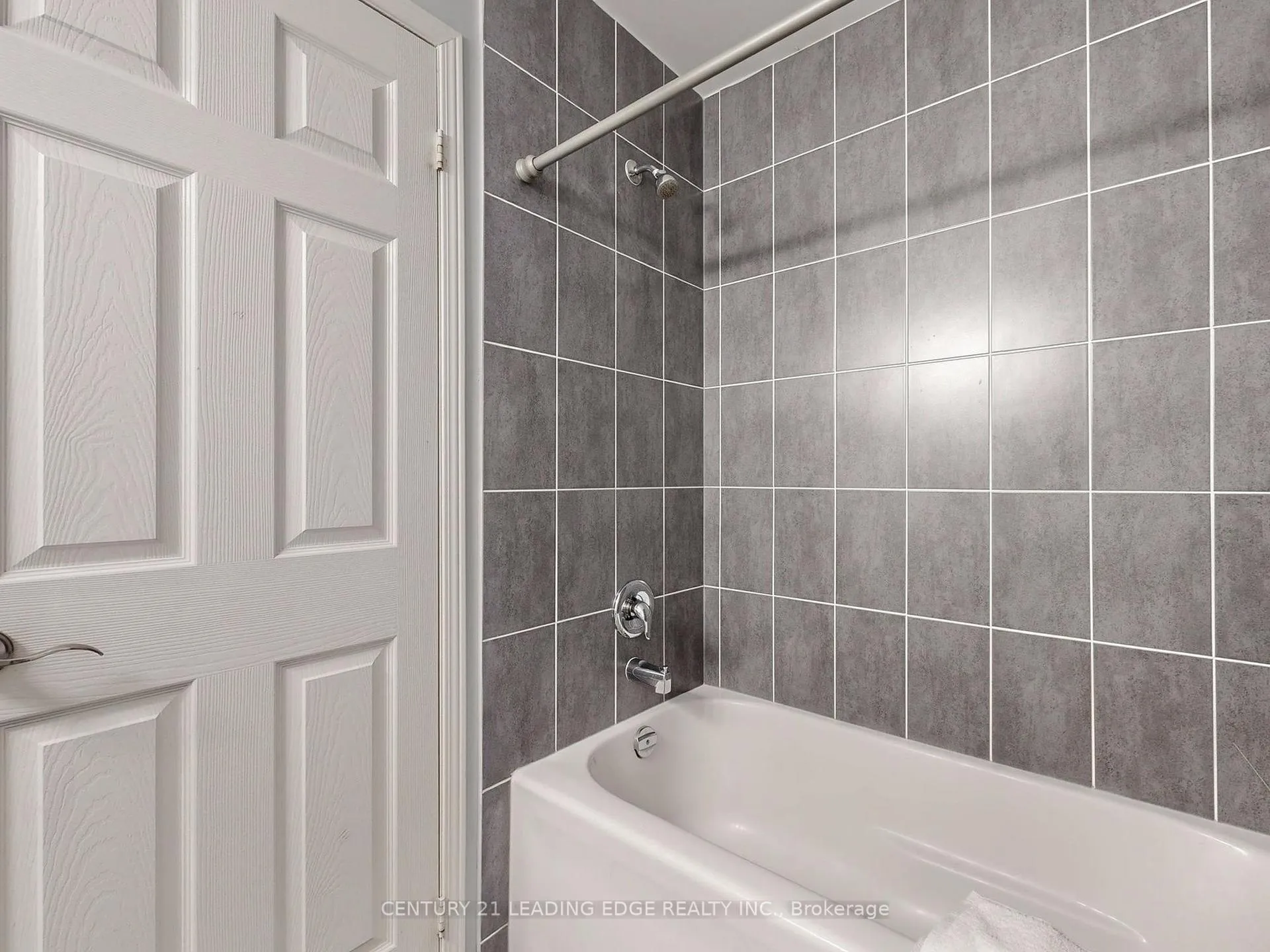 Photo 34 of 423 Rossland Road E, Ajax, Central East — HOMEH