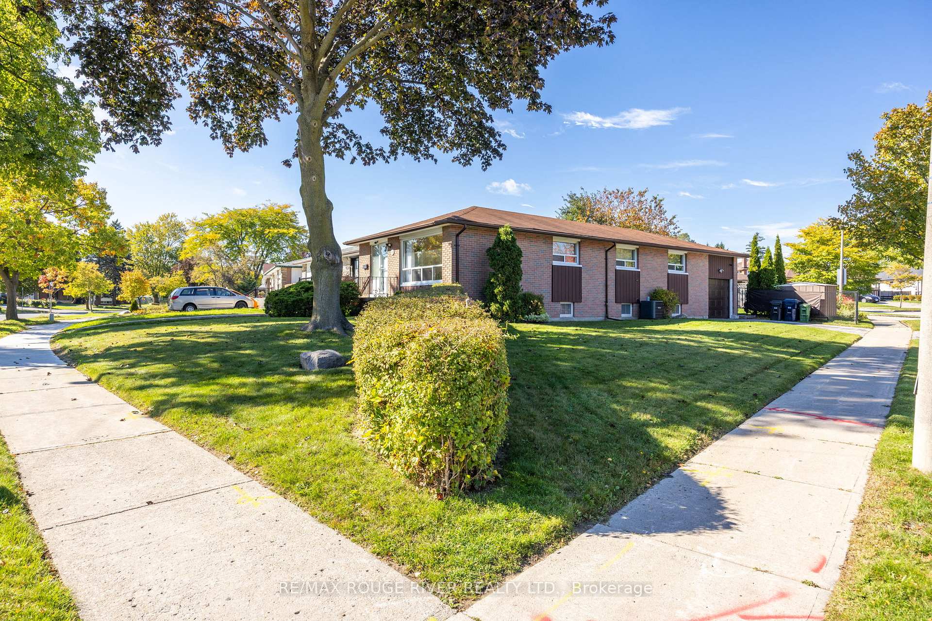 Photo 2 of 412 Brimorton Drive, Scarborough, Woburn — HOMEH
