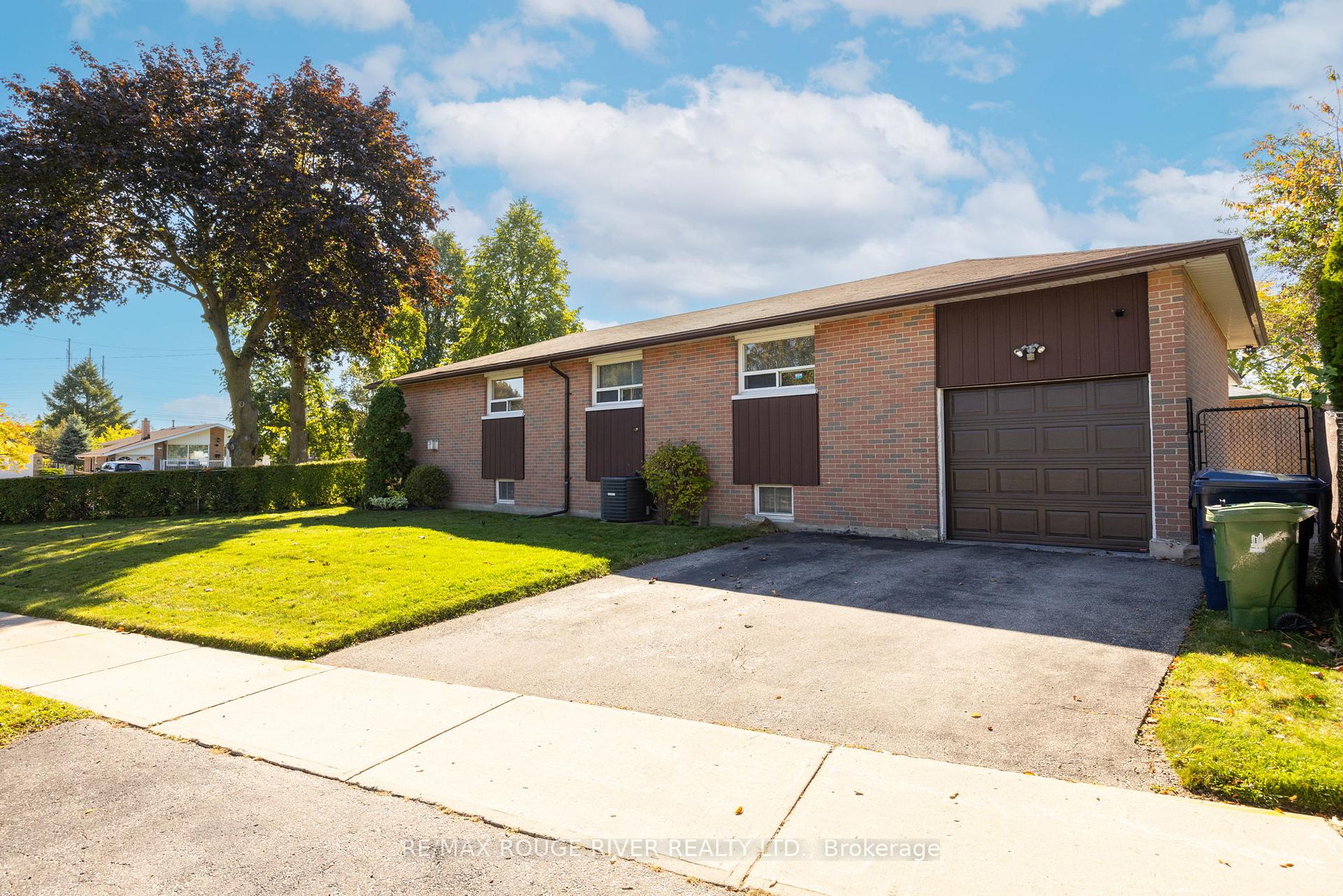 Photo 3 of 412 Brimorton Drive, Scarborough, Woburn — HOMEH