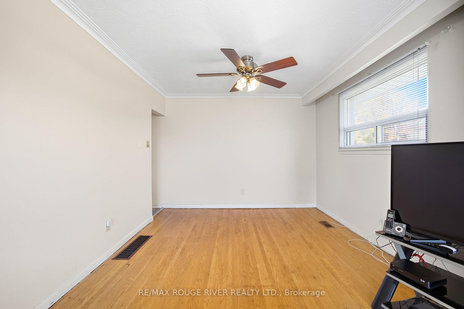 Photo 6 of 412 Brimorton Drive, Scarborough, Woburn — HOMEH