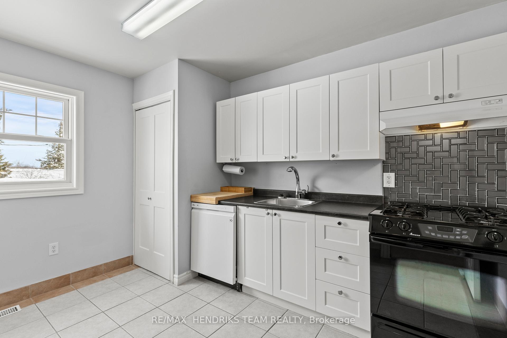 Photo 27 of 11 Marlatts Road, Thorold, Thorold Downtown — HOMEH