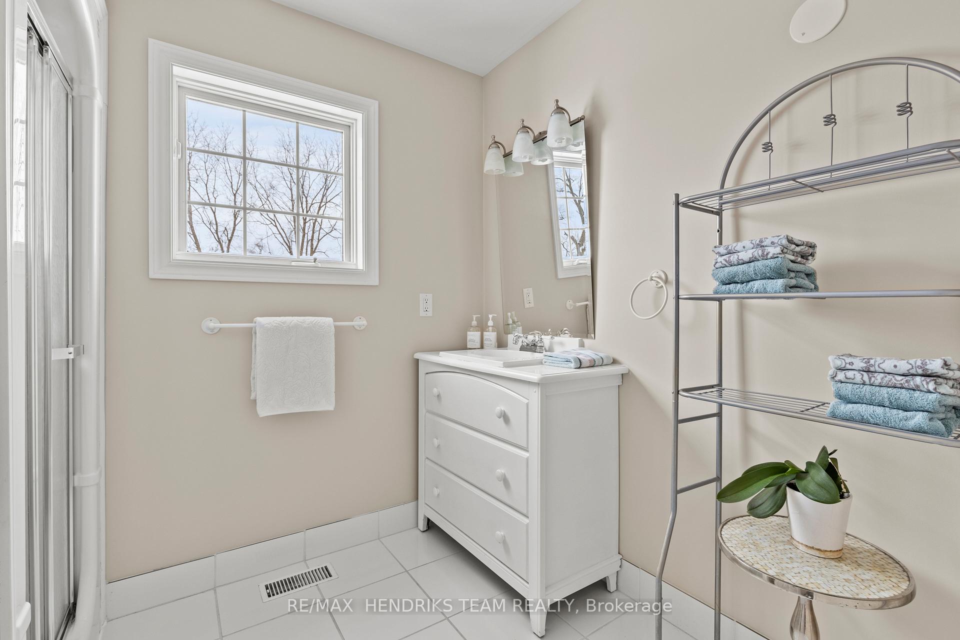 Photo 32 of 11 Marlatts Road, Thorold, Thorold Downtown — HOMEH