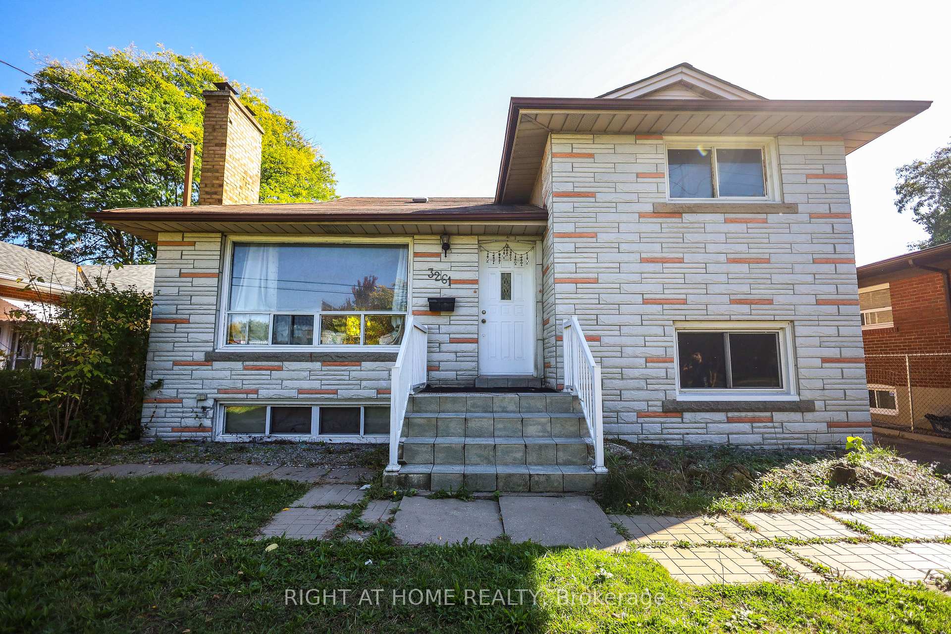Photo 15 of 3261 Lawrence Avenue E, Scarborough, Woburn — HOMEH