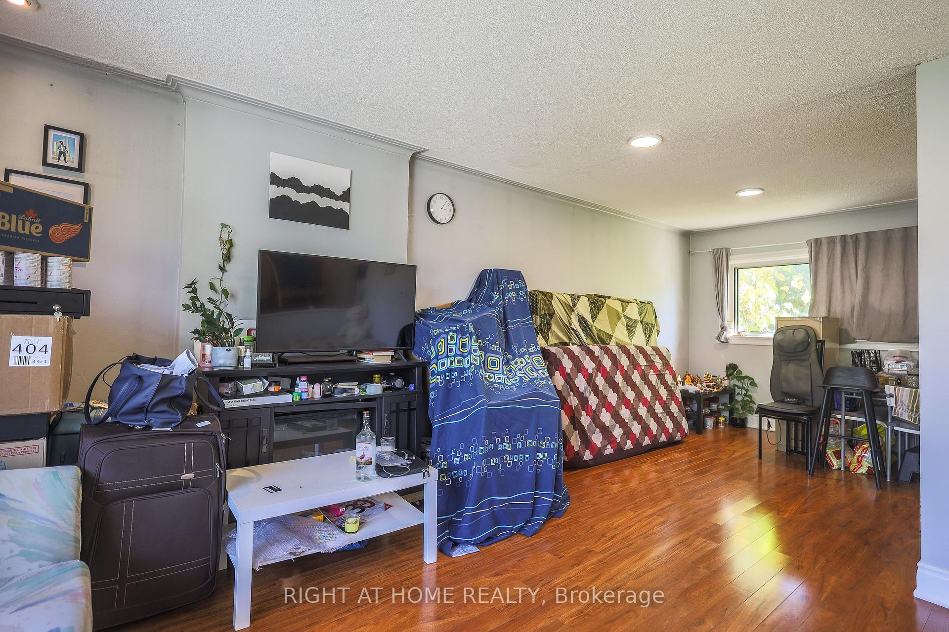 Photo 18 of 3261 Lawrence Avenue E, Scarborough, Woburn — HOMEH