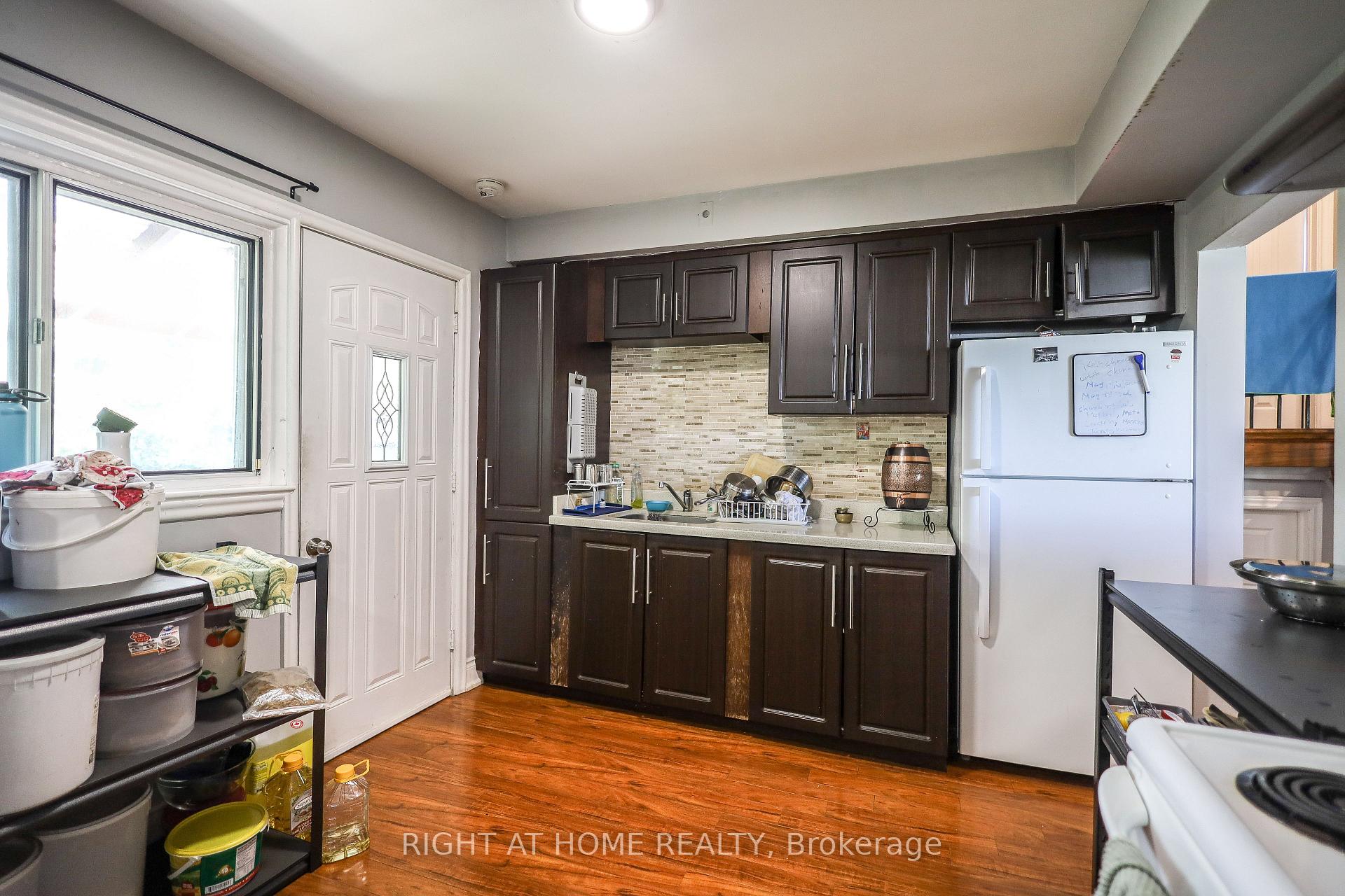 Photo 20 of 3261 Lawrence Avenue E, Scarborough, Woburn — HOMEH