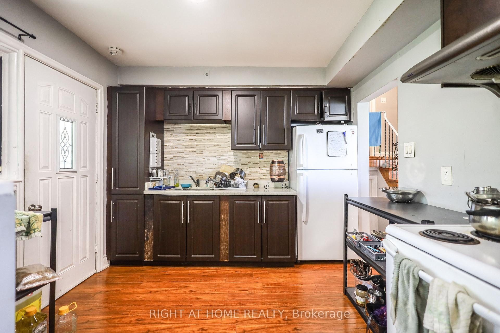 Photo 21 of 3261 Lawrence Avenue E, Scarborough, Woburn — HOMEH