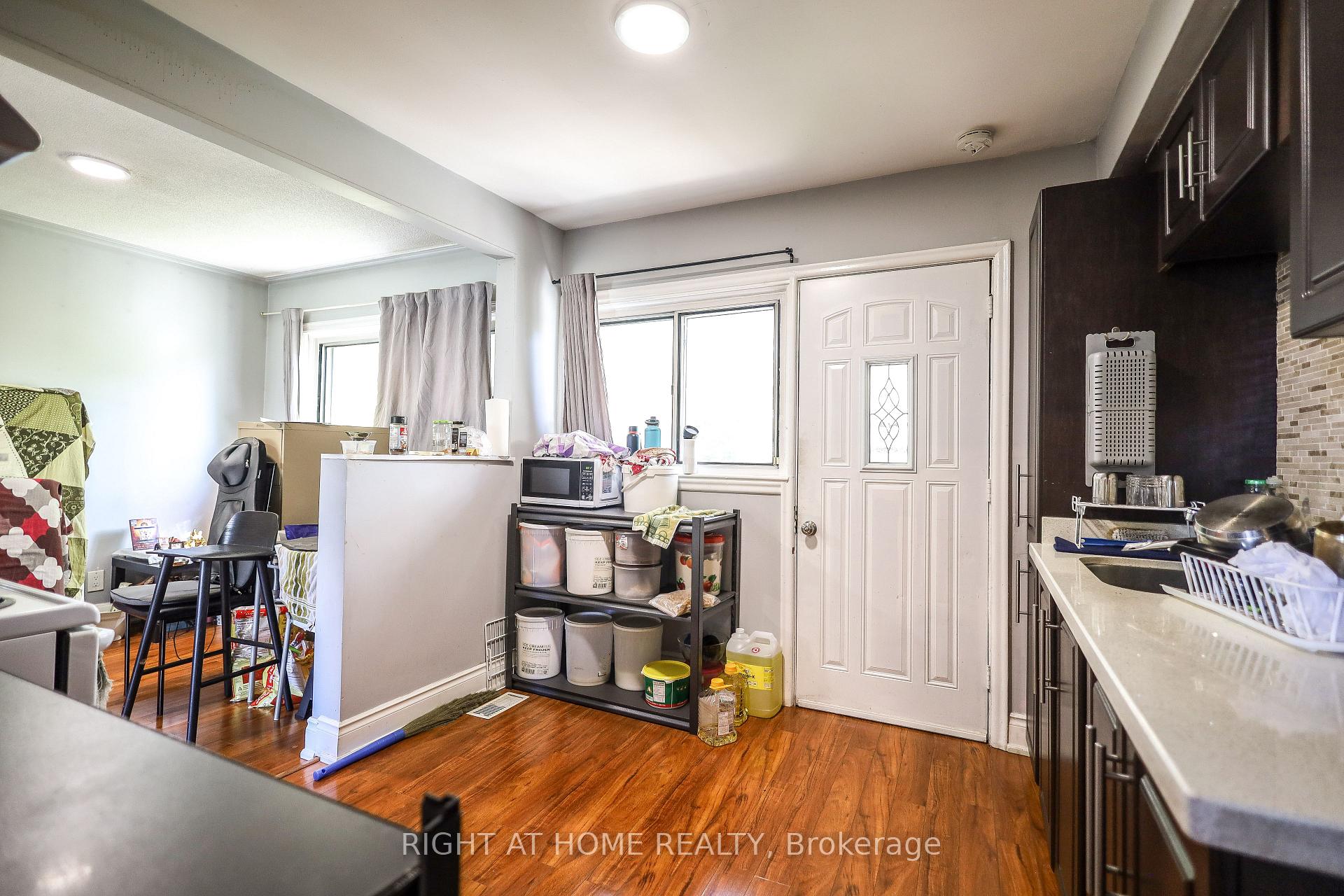 Photo 22 of 3261 Lawrence Avenue E, Scarborough, Woburn — HOMEH
