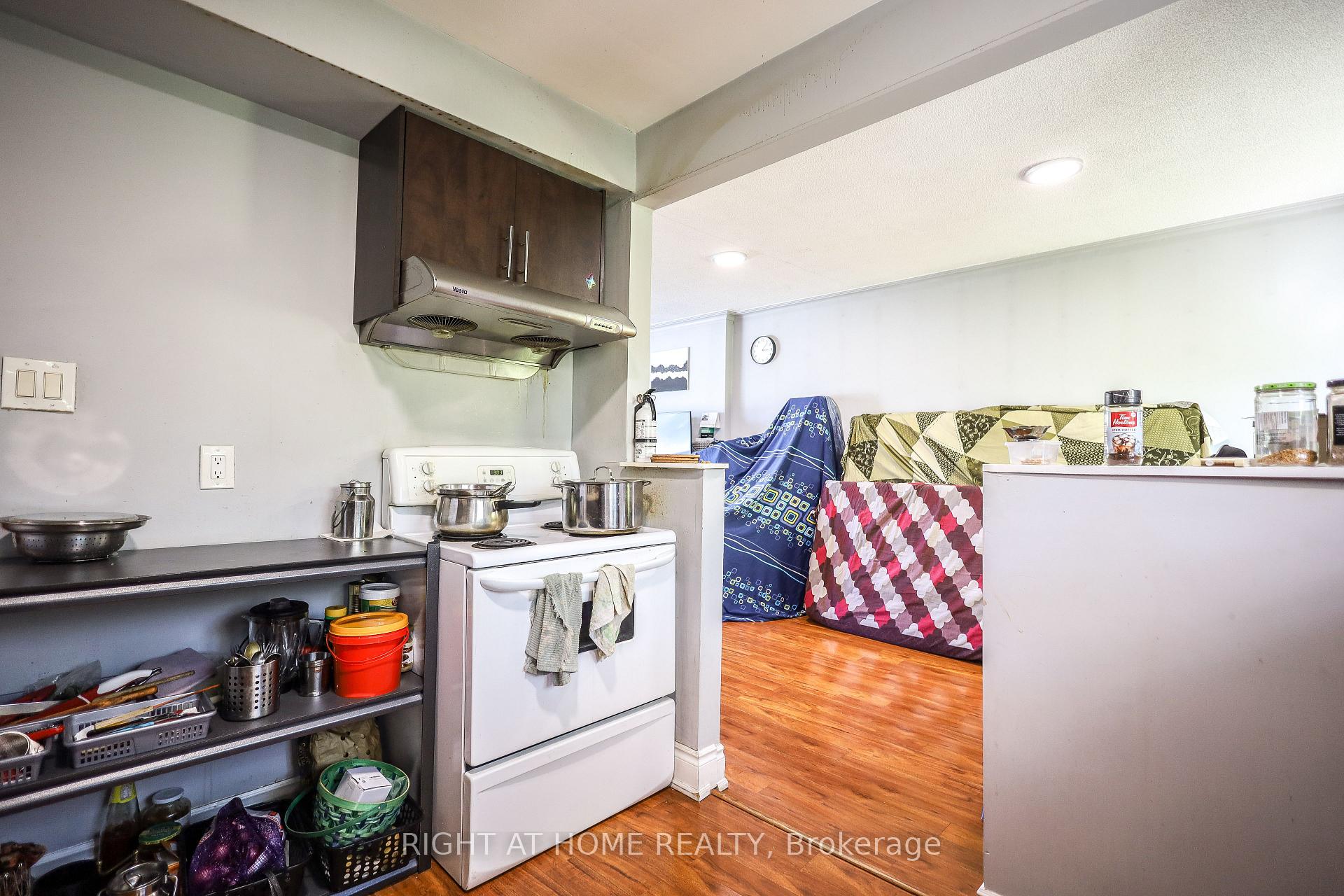 Photo 23 of 3261 Lawrence Avenue E, Scarborough, Woburn — HOMEH