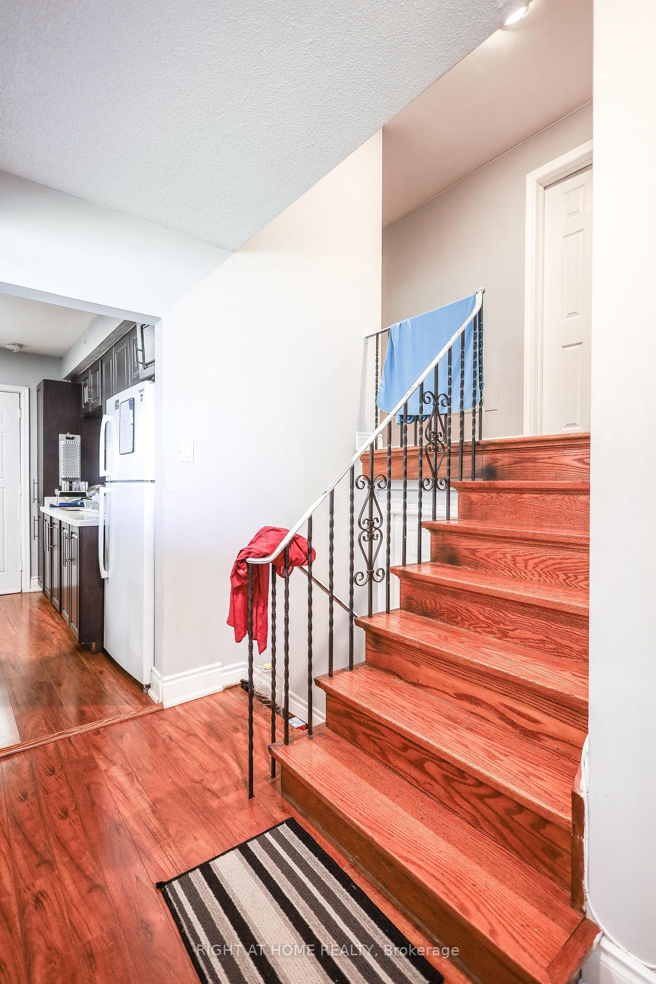 Photo 24 of 3261 Lawrence Avenue E, Scarborough, Woburn — HOMEH