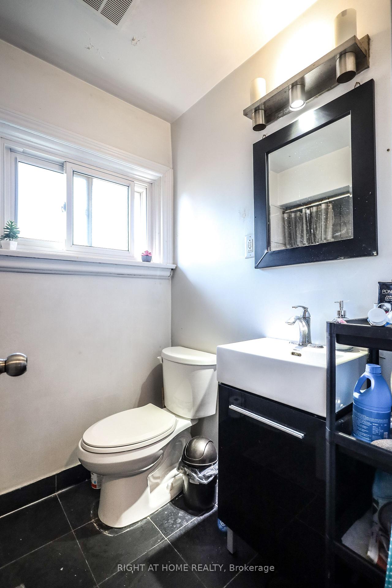 Photo 28 of 3261 Lawrence Avenue E, Scarborough, Woburn — HOMEH