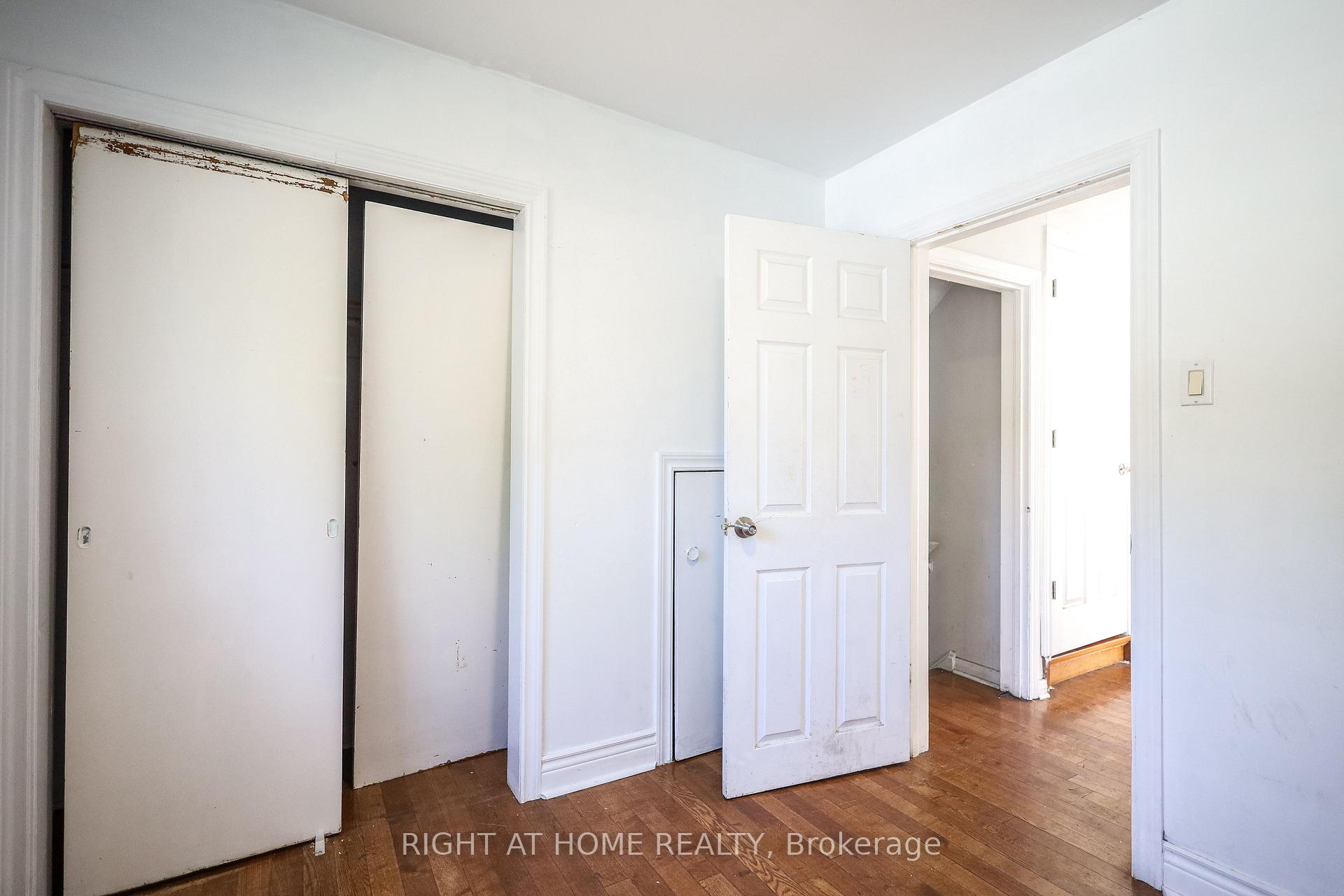Photo 32 of 3261 Lawrence Avenue E, Scarborough, Woburn — HOMEH