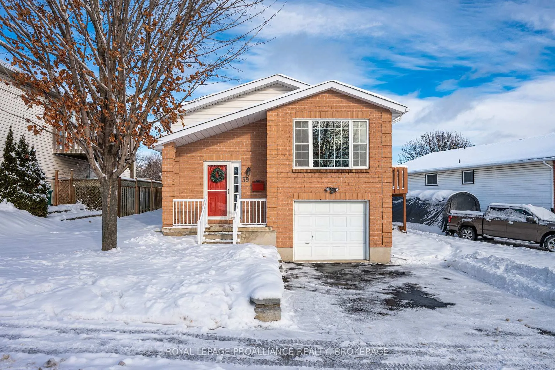 Photo 1 of 39 Esdon Street, Kingston, Rideau — HOMEH