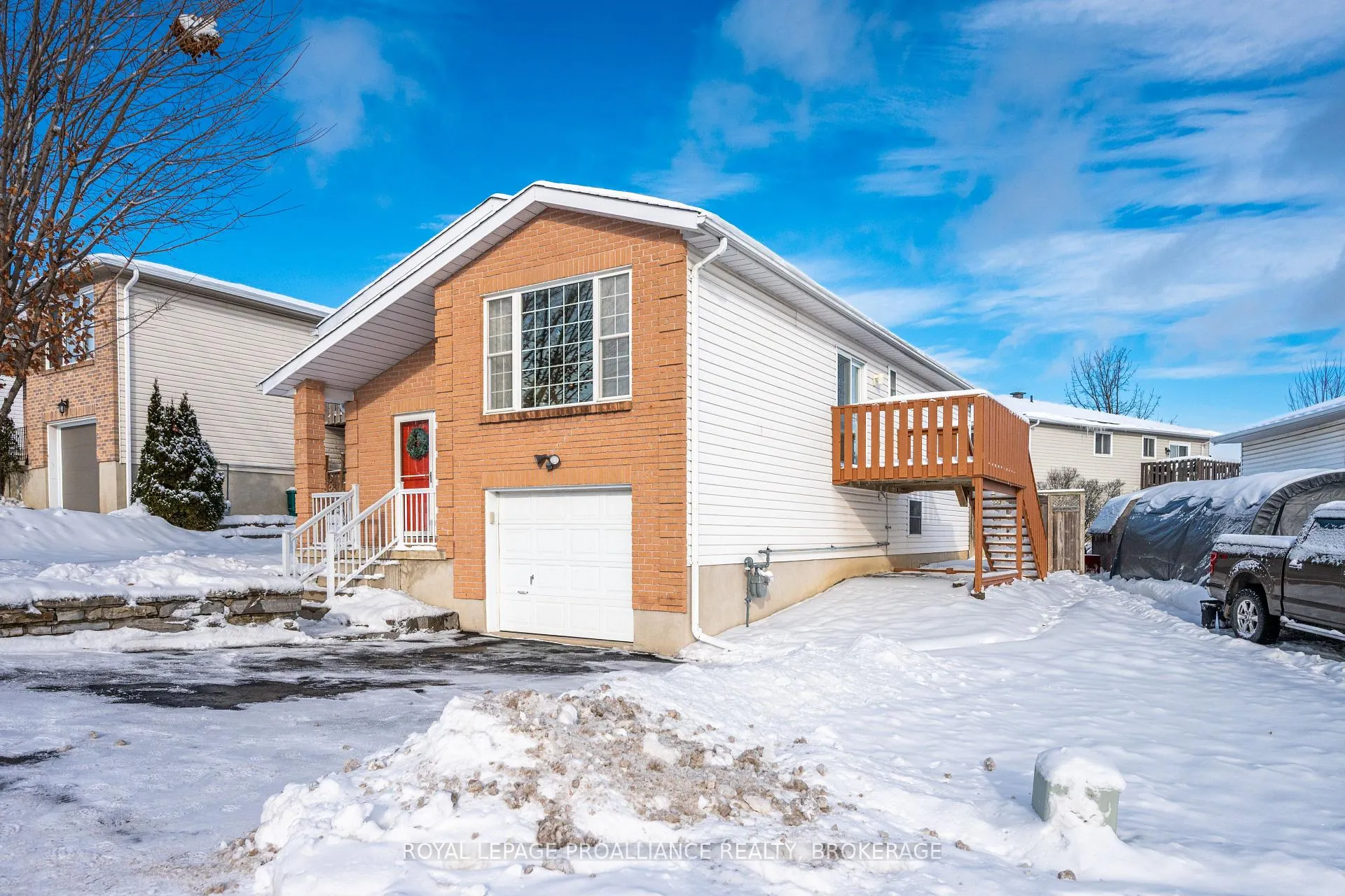 Photo 2 of 39 Esdon Street, Kingston, Rideau — HOMEH