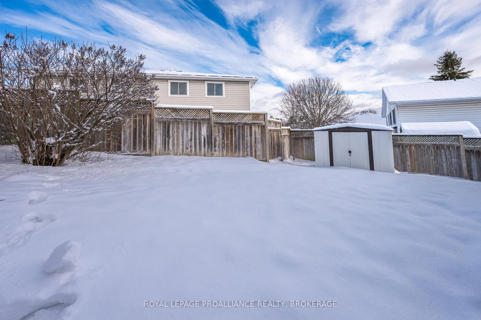 Photo 4 of 39 Esdon Street, Kingston, Rideau — HOMEH
