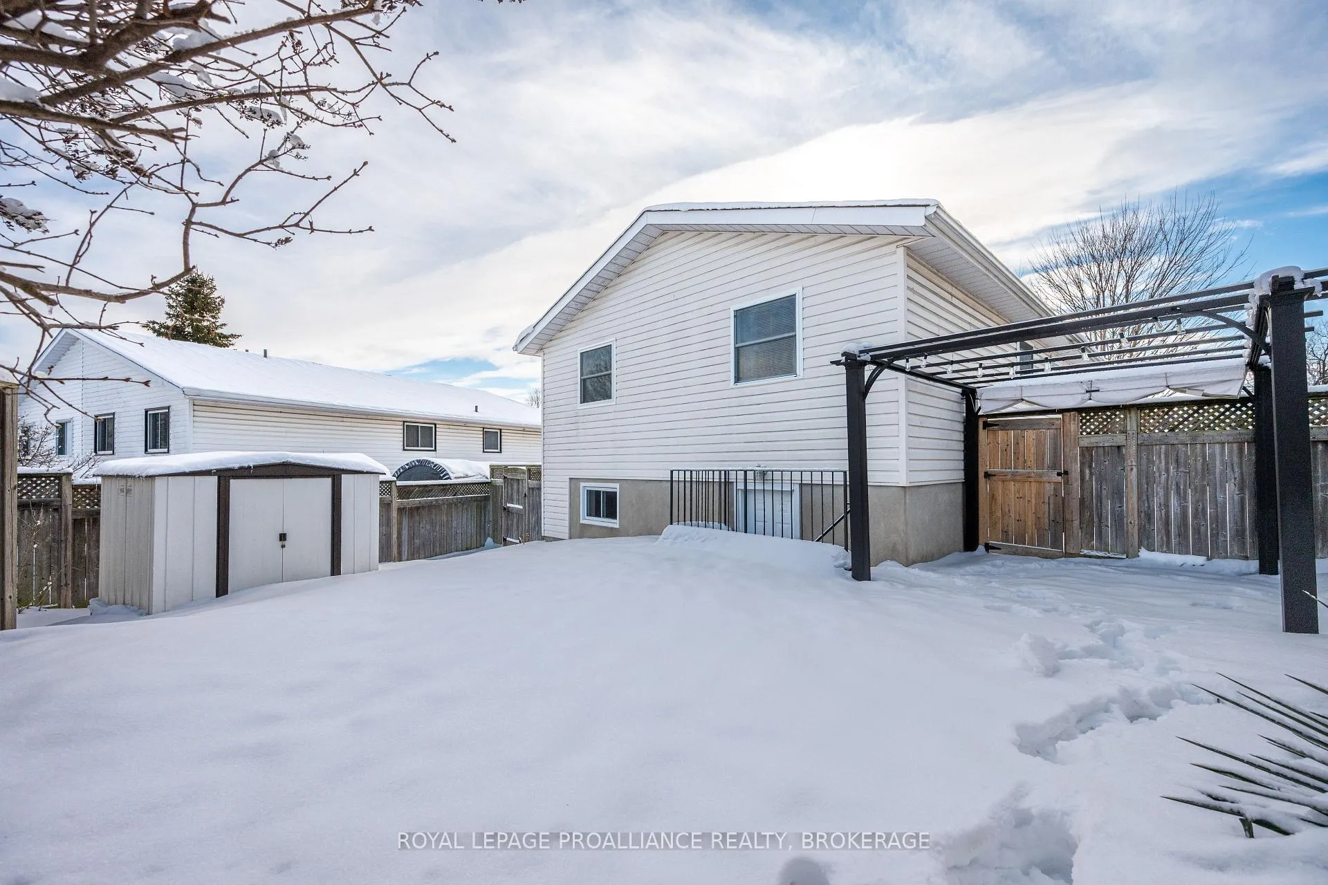 Photo 5 of 39 Esdon Street, Kingston, Rideau — HOMEH