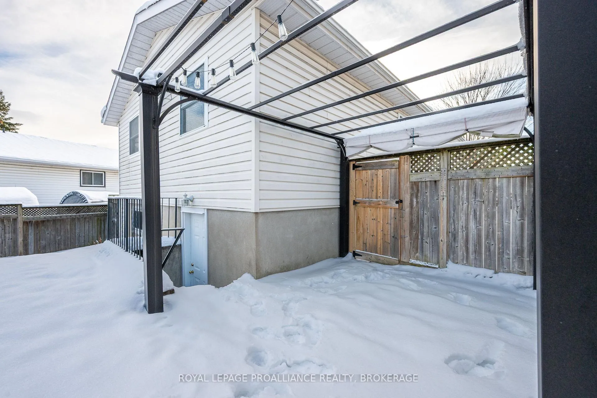 Photo 6 of 39 Esdon Street, Kingston, Rideau — HOMEH