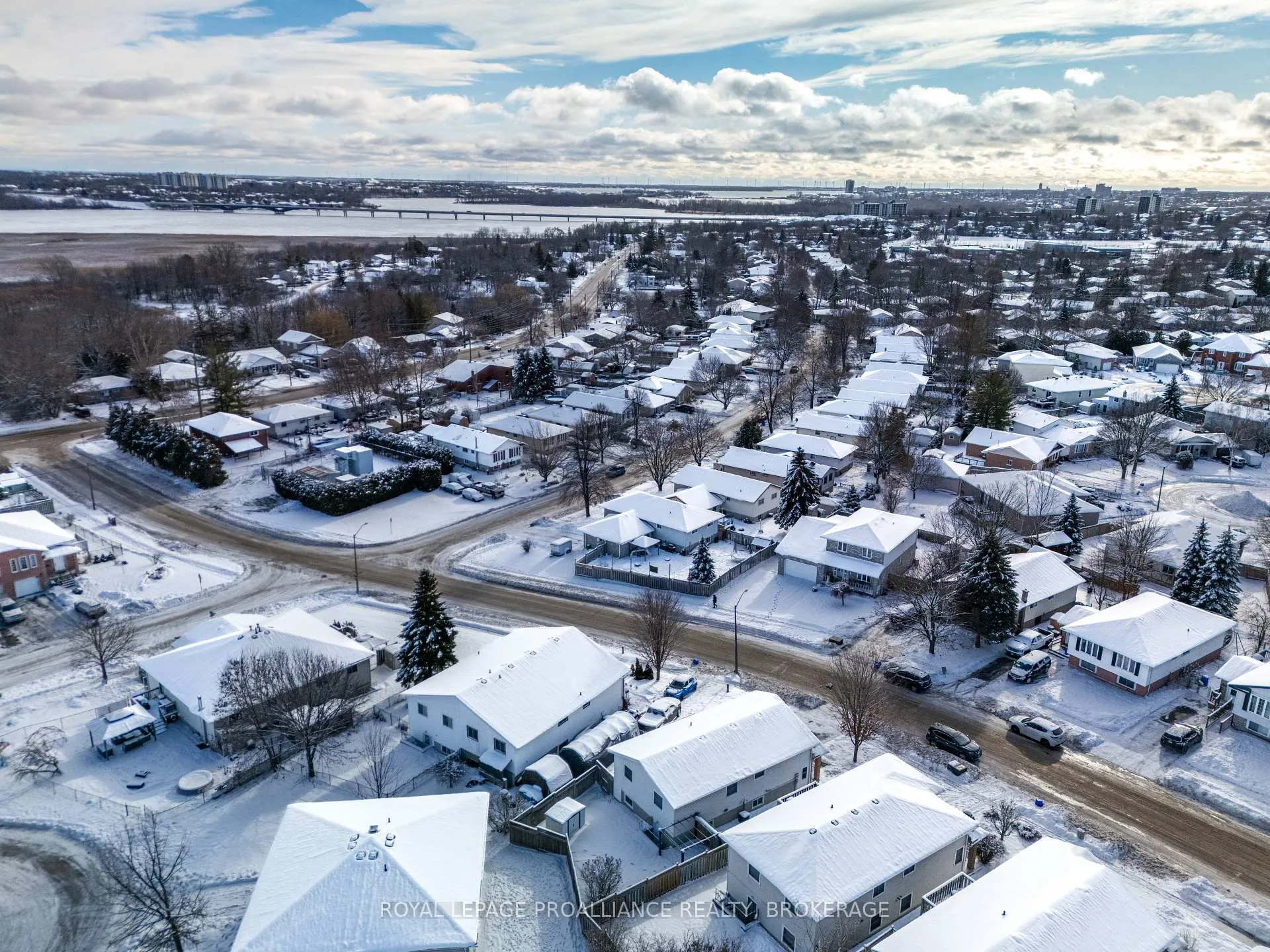 Photo 12 of 39 Esdon Street, Kingston, Rideau — HOMEH