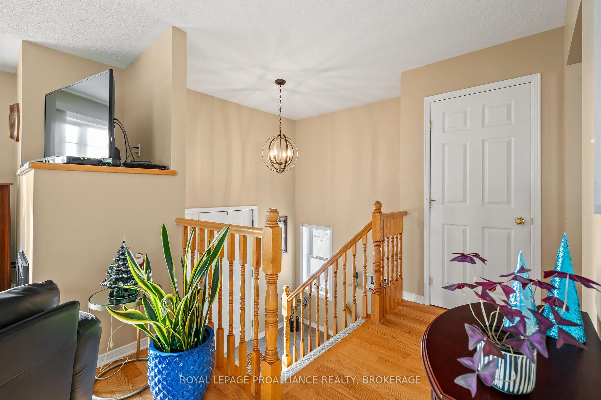 Photo 17 of 39 Esdon Street, Kingston, Rideau — HOMEH