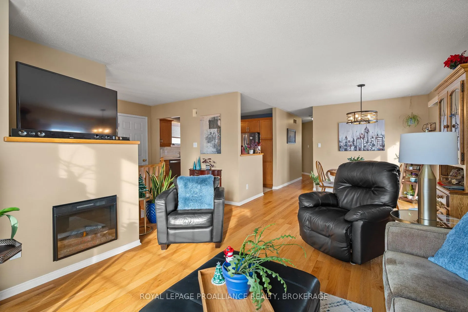 Photo 20 of 39 Esdon Street, Kingston, Rideau — HOMEH
