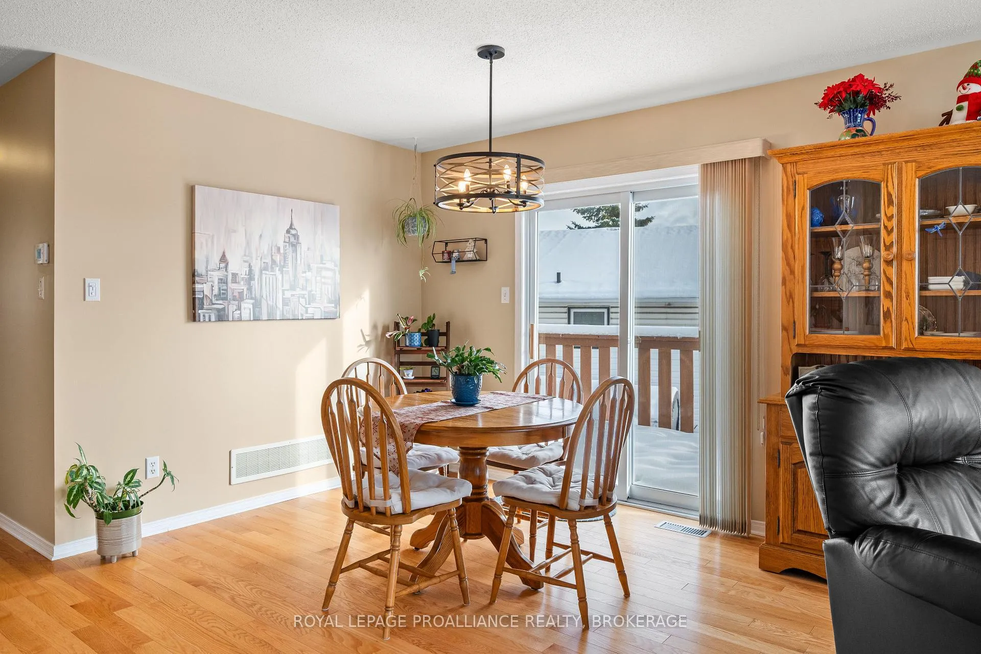 Photo 21 of 39 Esdon Street, Kingston, Rideau — HOMEH