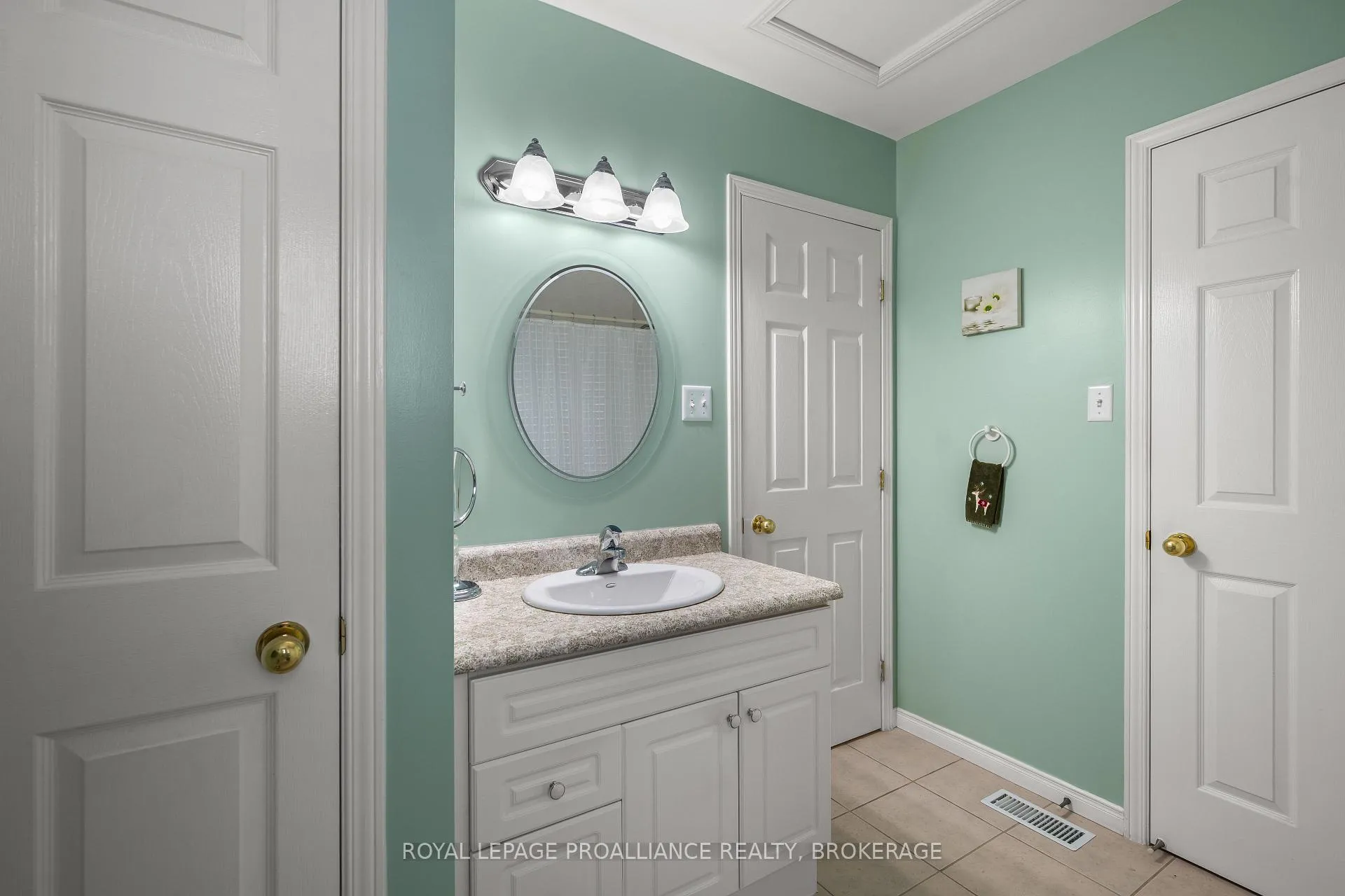 Photo 28 of 39 Esdon Street, Kingston, Rideau — HOMEH