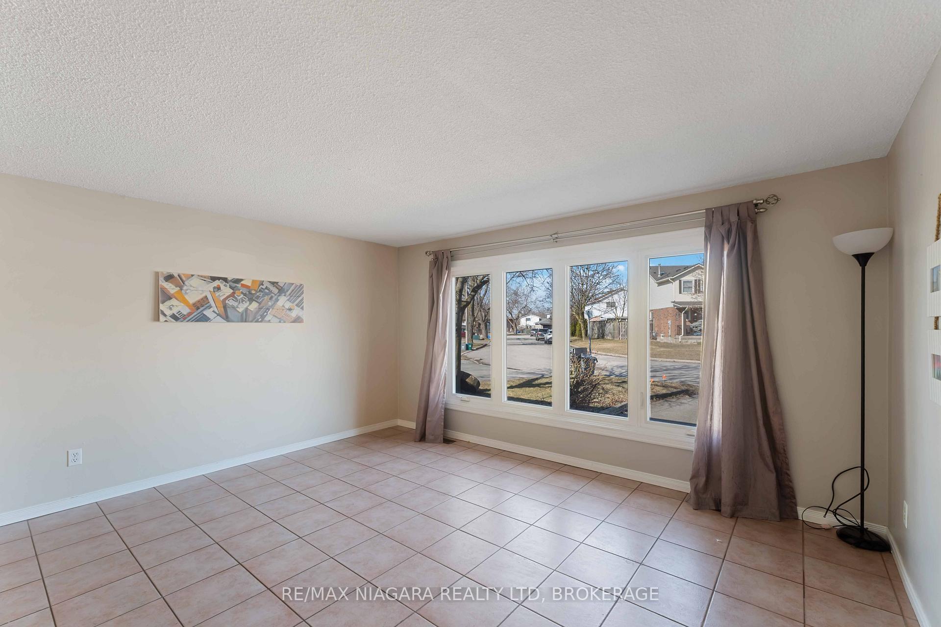 Photo 10 of 62 Buchanan Crescent, Thorold, Confederation Heights — HOMEH