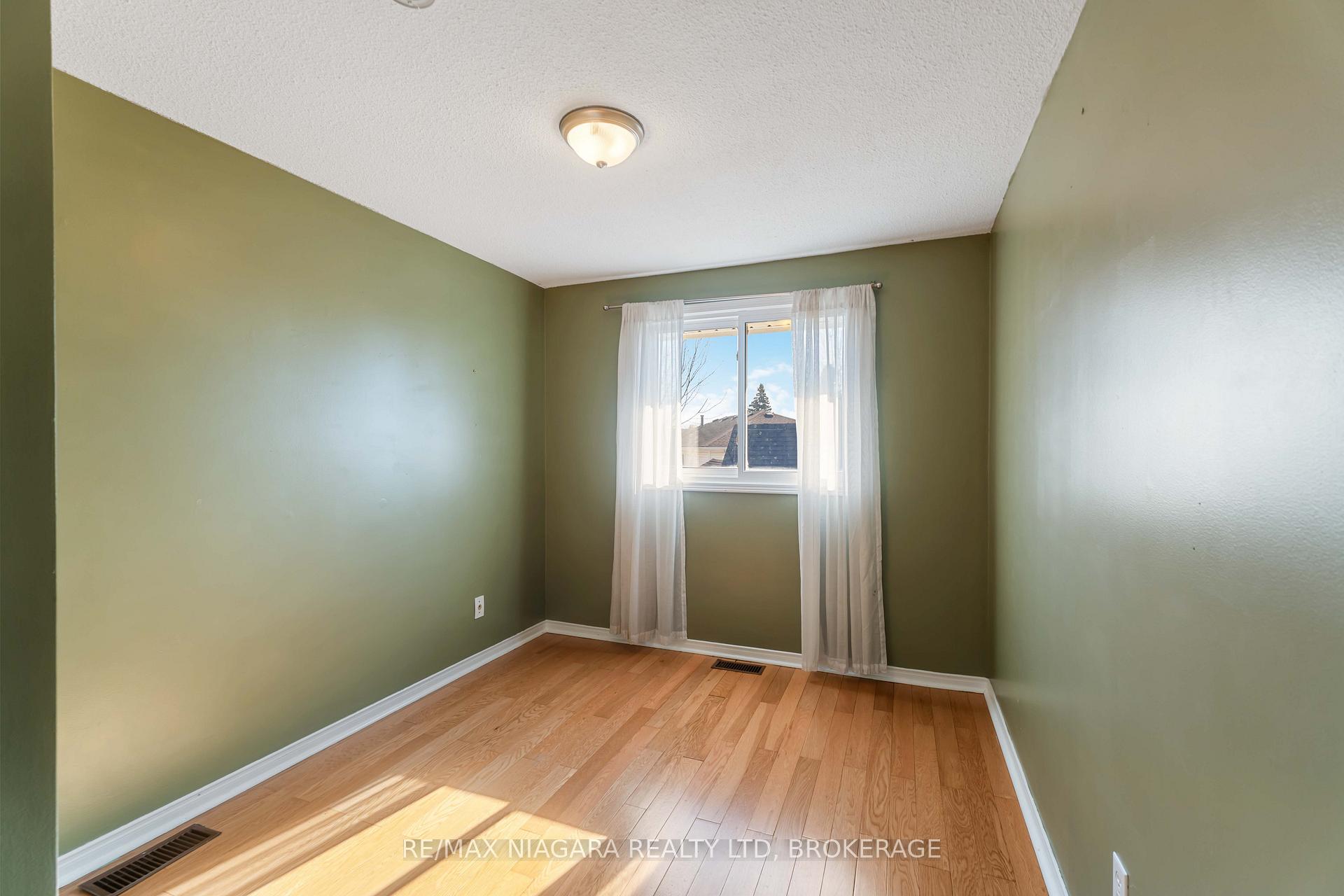 Photo 16 of 62 Buchanan Crescent, Thorold, Confederation Heights — HOMEH