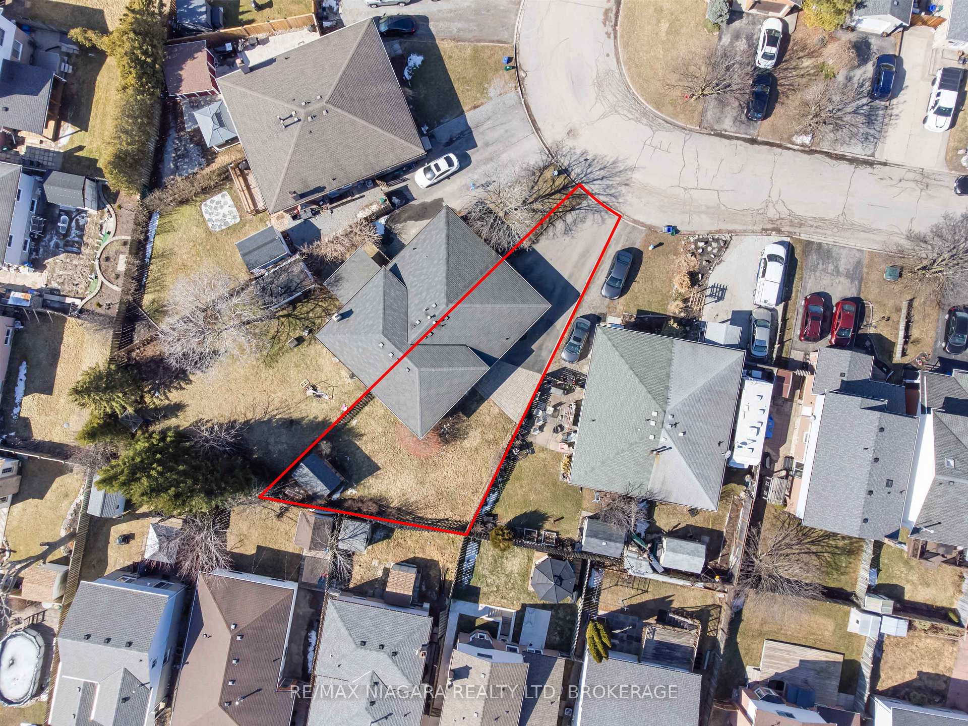 Photo 38 of 62 Buchanan Crescent, Thorold, Confederation Heights — HOMEH