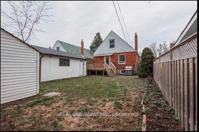 Photo 10 of Unit Upper, 18 Gardens Crescent, Toronto, O'Connor-Parkview — HOMEH