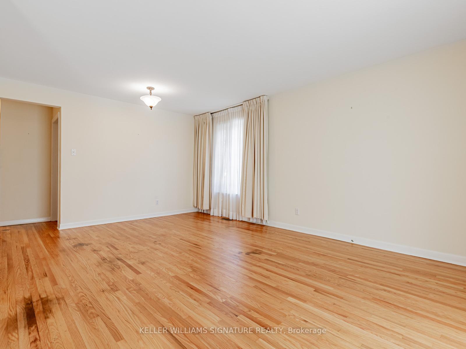 Photo 9 of Unit Main, 36 Par Avenue, Scarborough, Woburn — HOMEH
