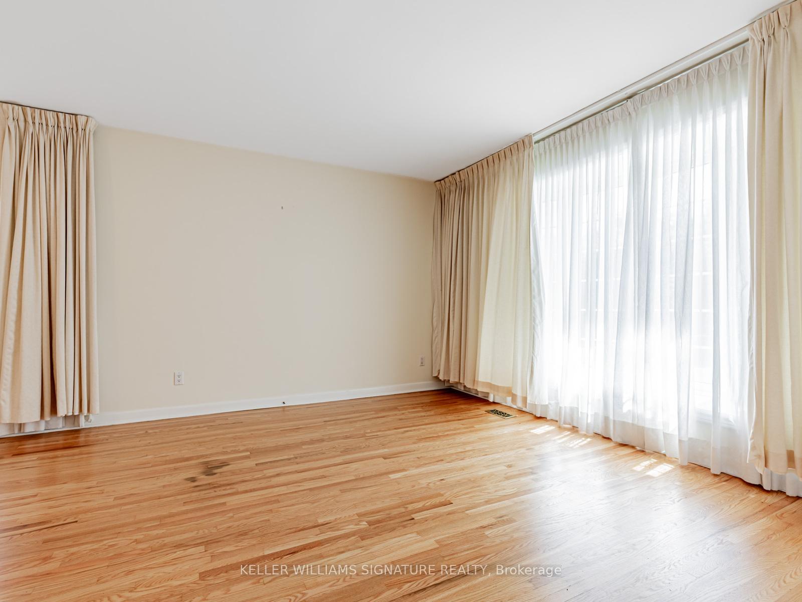Photo 15 of Unit Main, 36 Par Avenue, Scarborough, Woburn — HOMEH