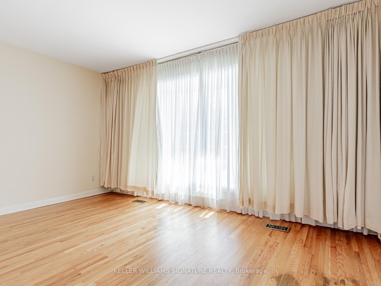 Photo 17 of Unit Main, 36 Par Avenue, Scarborough, Woburn — HOMEH