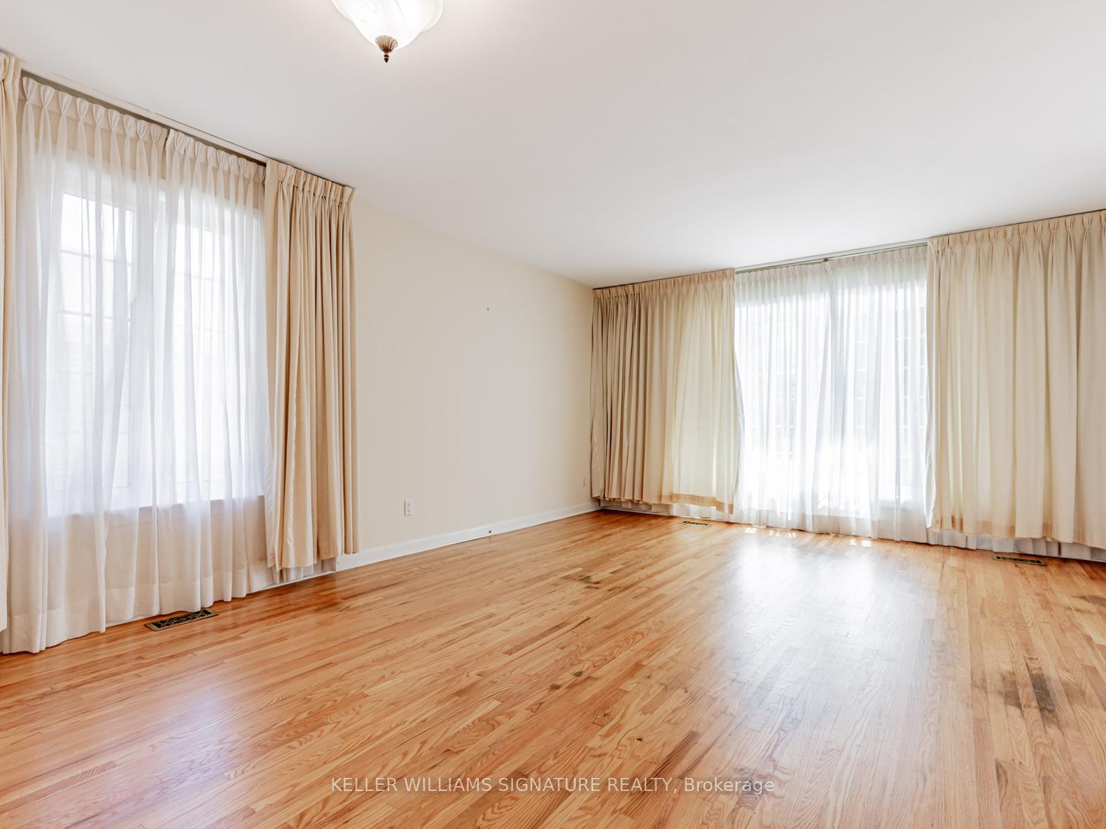 Photo 24 of Unit Main, 36 Par Avenue, Scarborough, Woburn — HOMEH