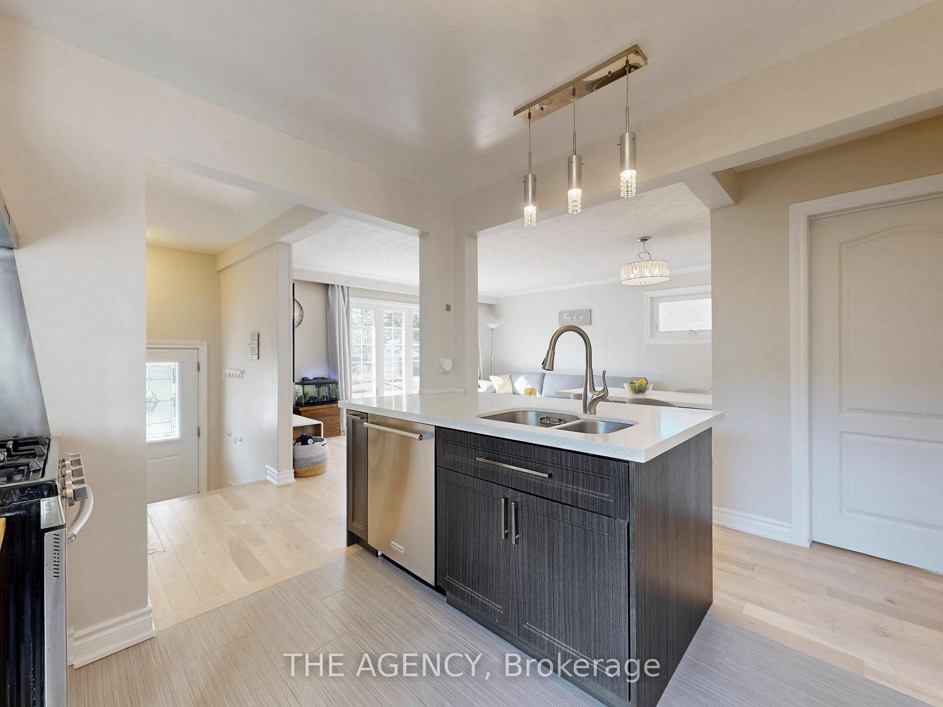 Photo 9 of 102 Meldazy Drive, Scarborough, Bendale — HOMEH