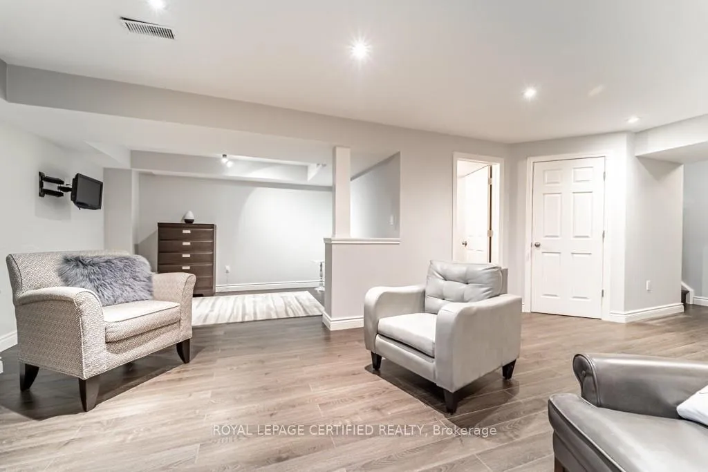Photo 32 of 60 Guest Street, Hamilton, Ancaster — HOMEH
