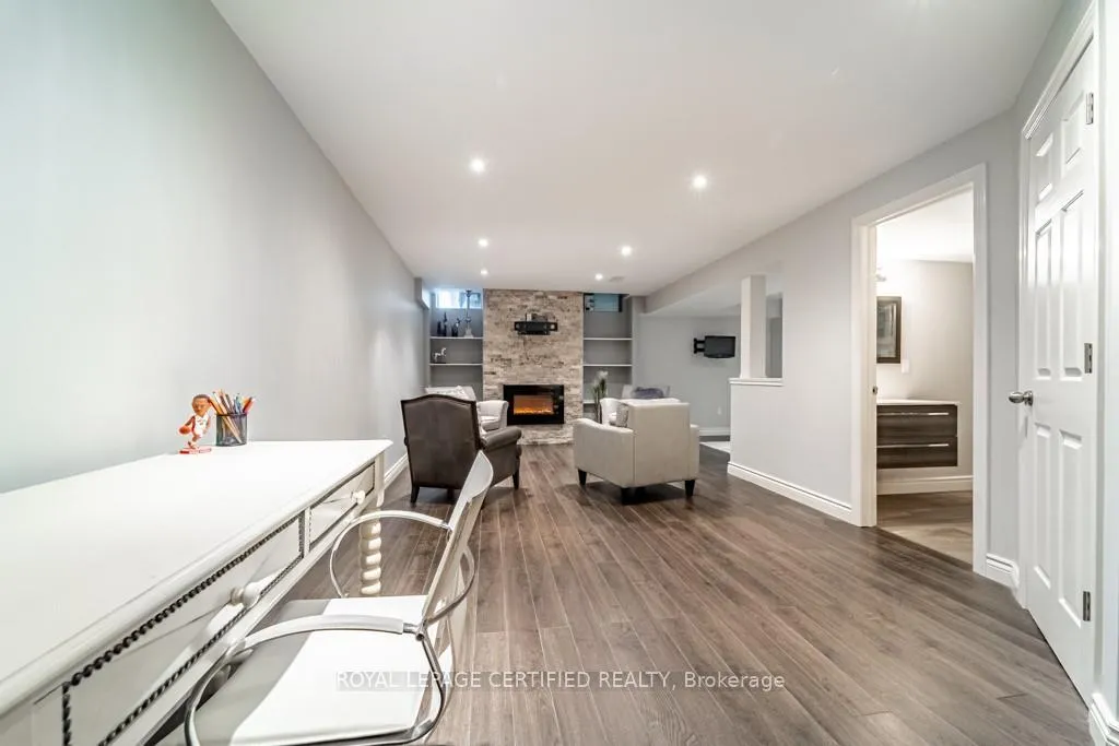 Photo 38 of 60 Guest Street, Hamilton, Ancaster — HOMEH