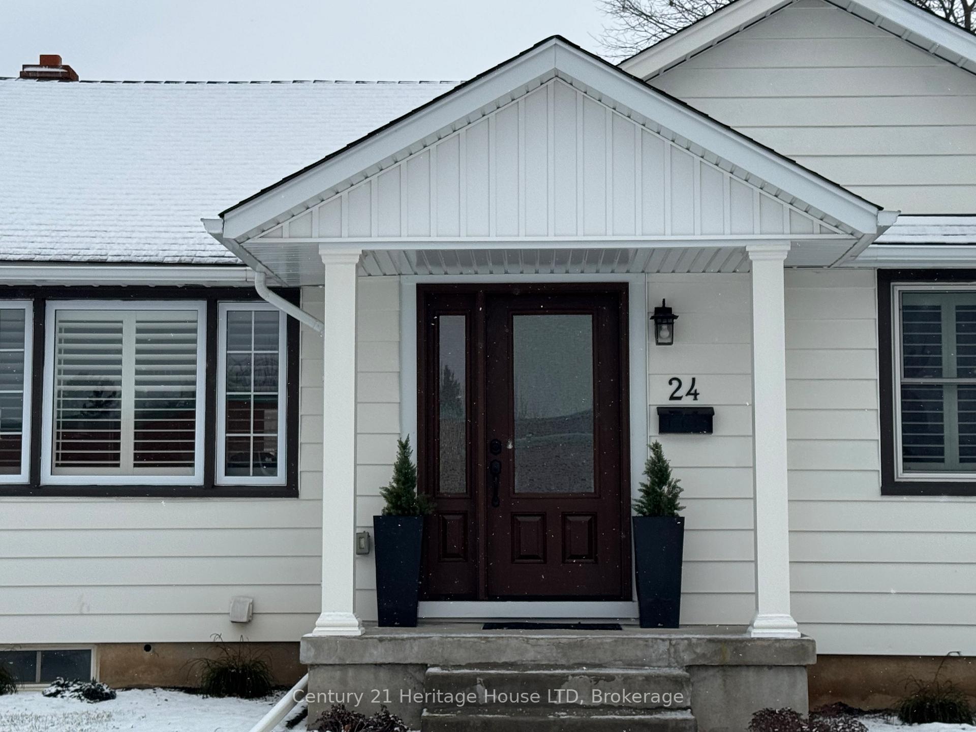 Photo 2 of 24 Whyte Avenue N, Thorold, Thorold Downtown — HOMEH