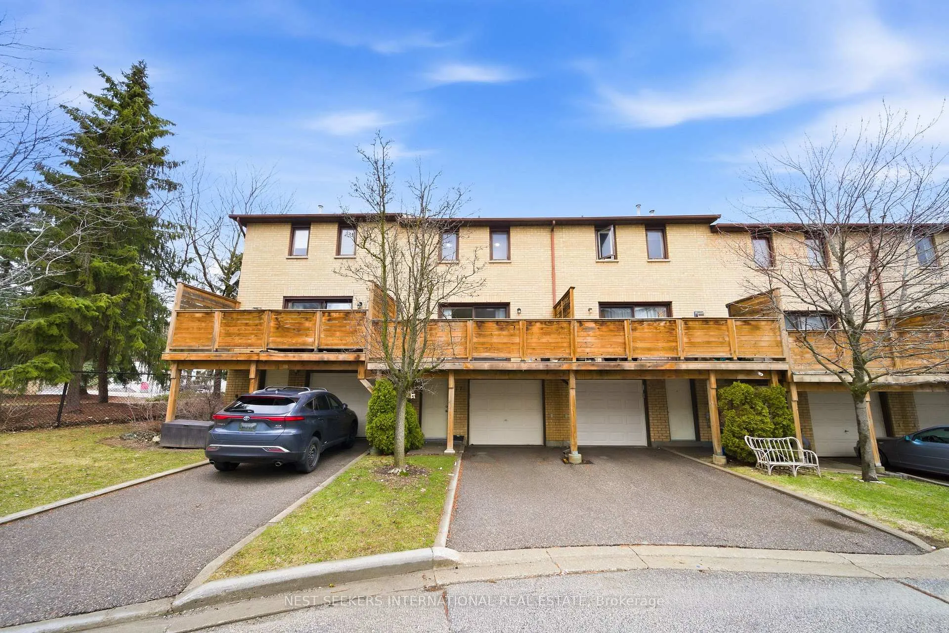 Front of Unit 1, 217 Woodbridge Avenue