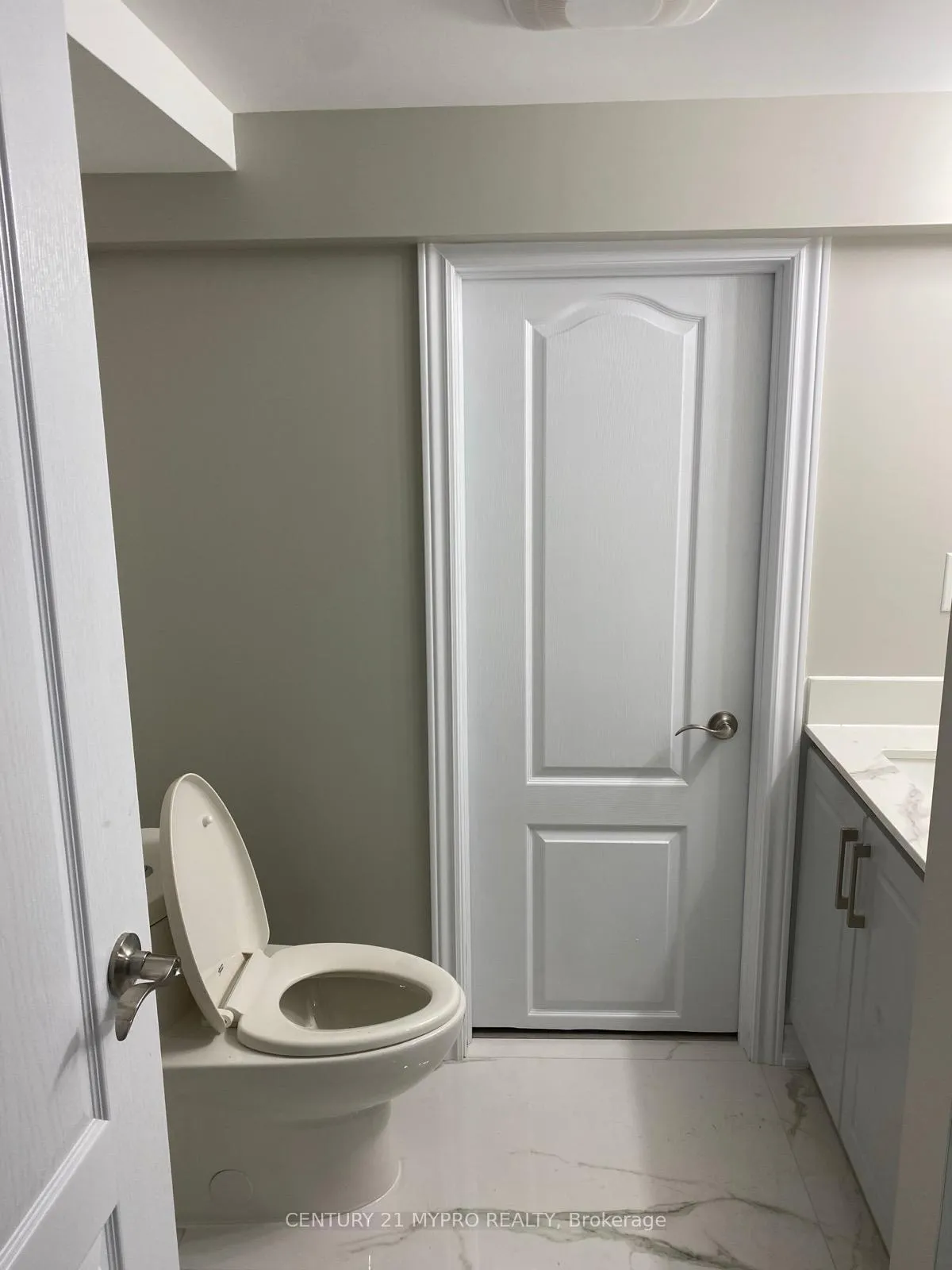 Photo 6 of 16 Berger Avenue, Markham, Box Grove — HOMEH
