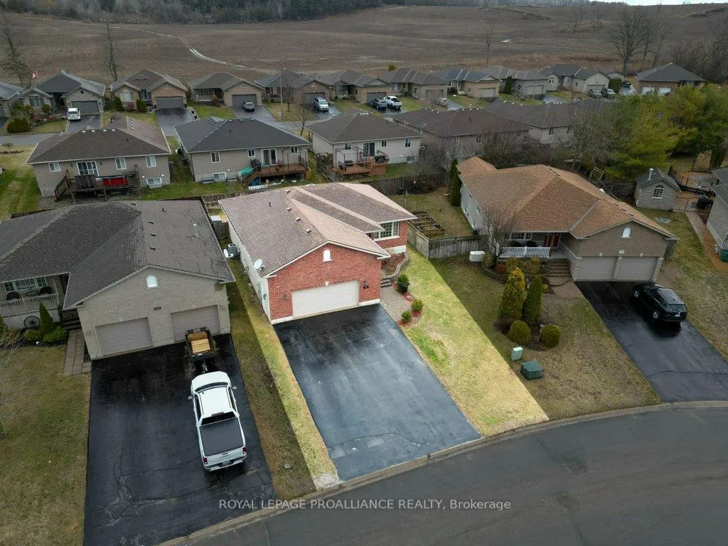 Photo 2 of 27 Forest Valley Drive, Quinte West, Frankford Ward — HOMEH