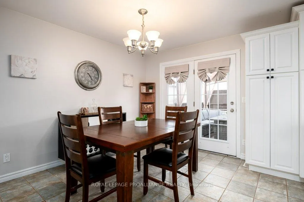 Photo 16 of 27 Forest Valley Drive, Quinte West, Frankford Ward — HOMEH