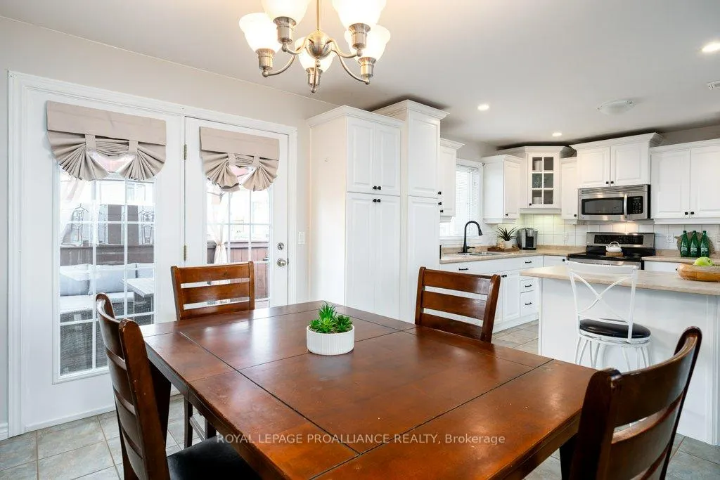 Photo 17 of 27 Forest Valley Drive, Quinte West, Frankford Ward — HOMEH