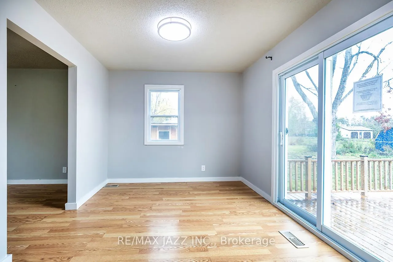 Photo 4 of 355 Lakeland Crescent, Brock, Beaverton — HOMEH