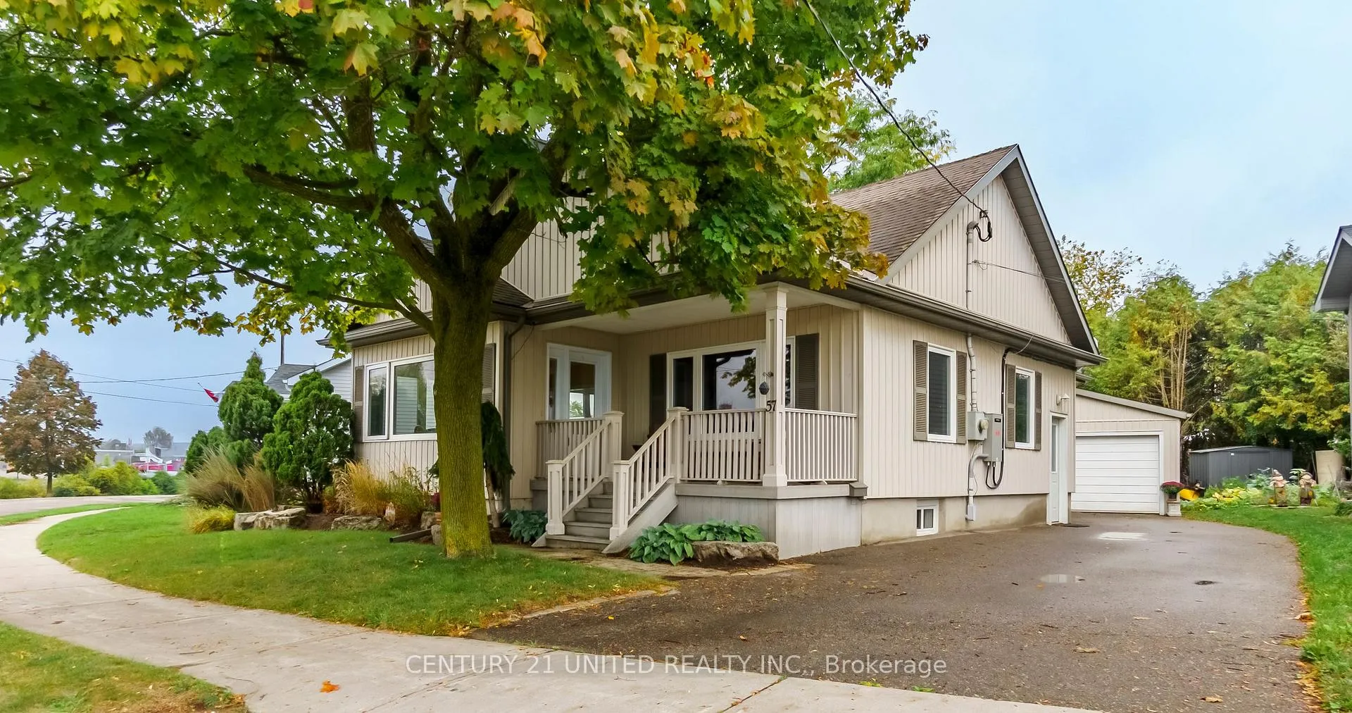 Photo 2 of 57 Edgewater Boulevard, Peterborough, Ashburnham Ward 4 — HOMEH