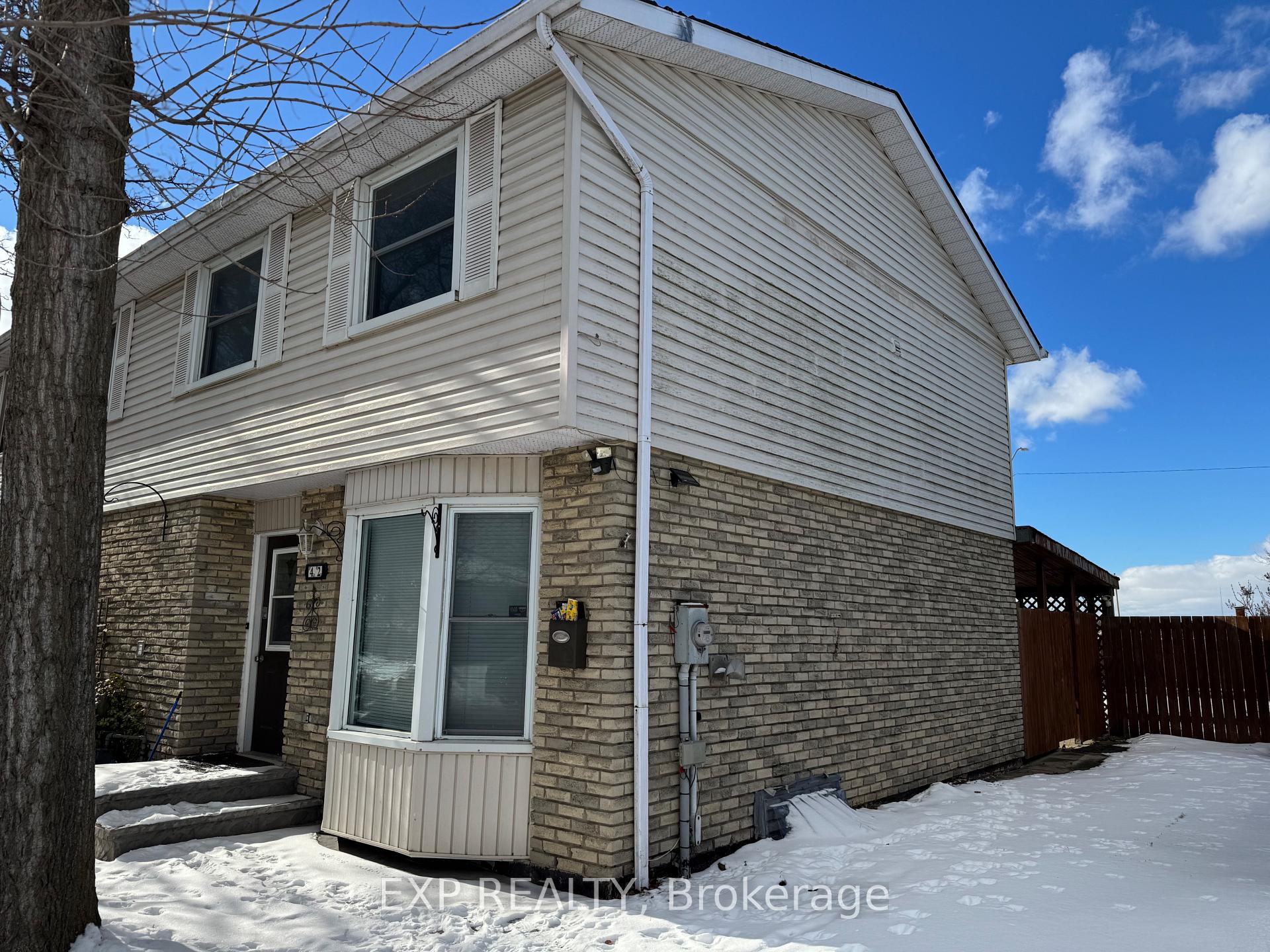 Photo 2 of 42 Manley Crescent, Thorold, Confederation Heights — HOMEH