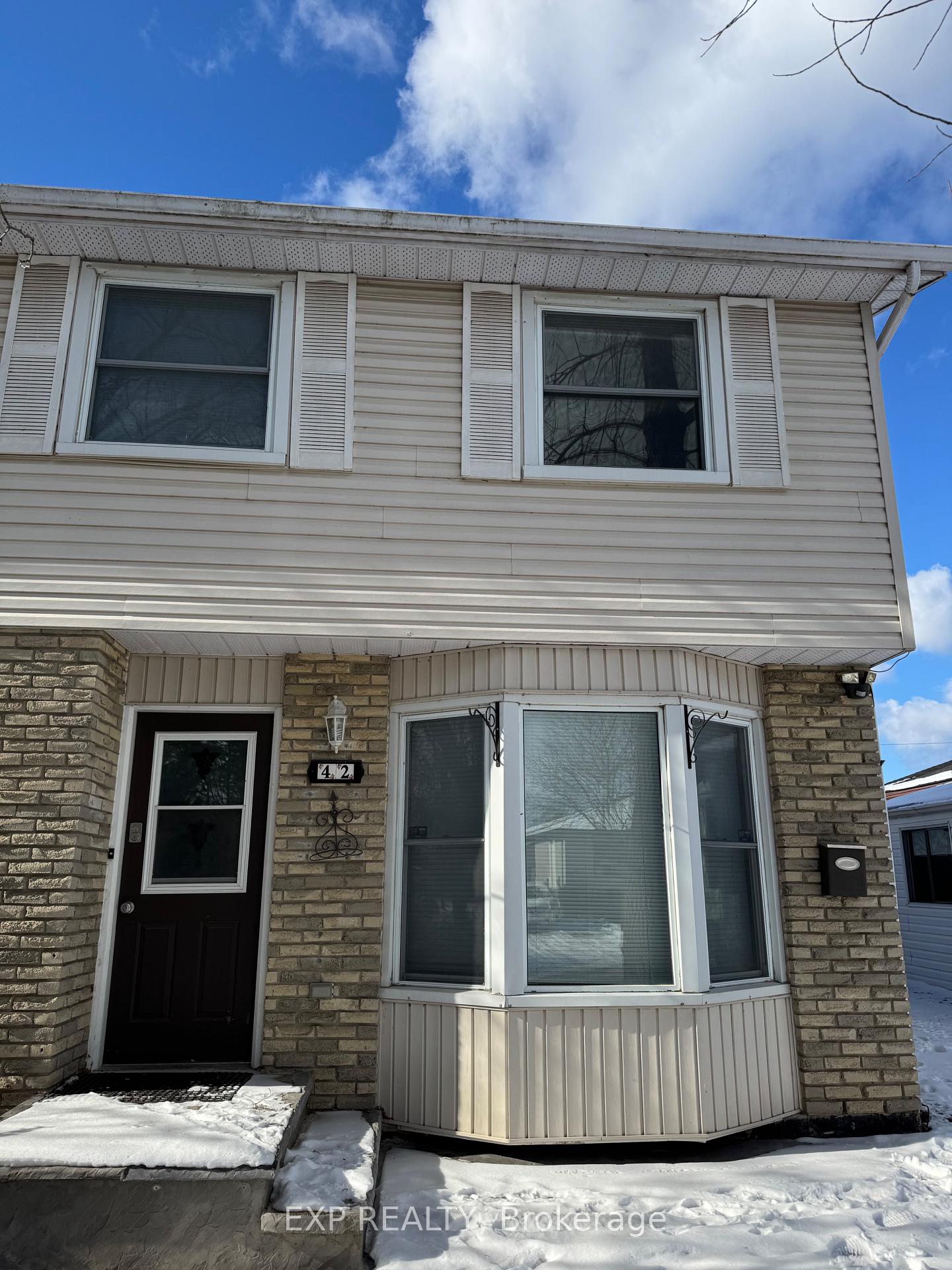 Photo 3 of 42 Manley Crescent, Thorold, Confederation Heights — HOMEH