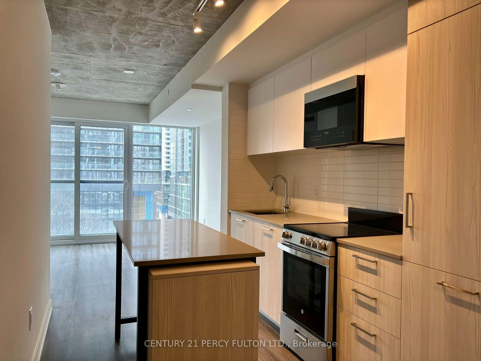 Photo 7 of Unit 802, 65 Mutual Street, Toronto, Church-Yonge Corridor — HOMEH