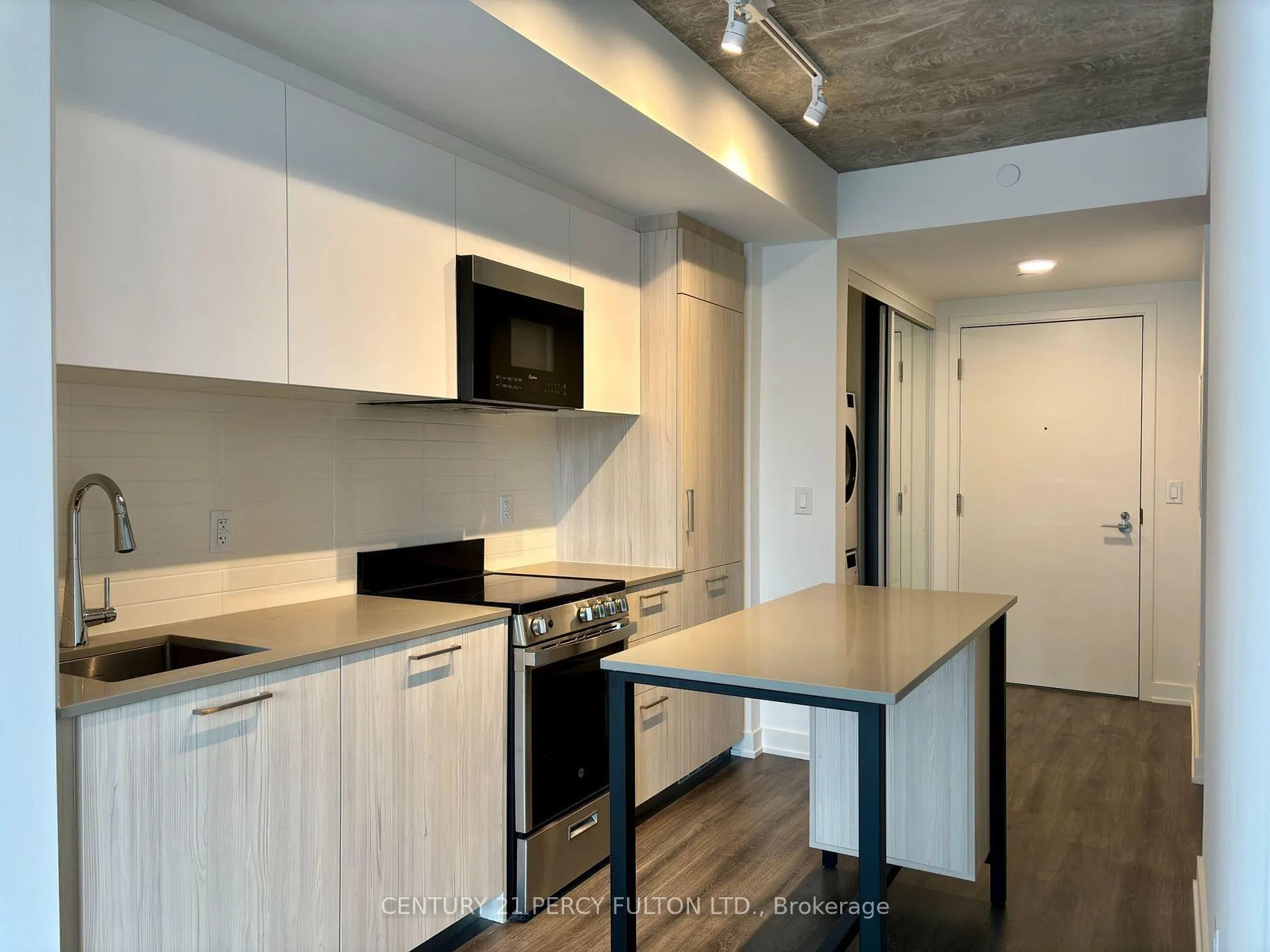 Photo 8 of Unit 802, 65 Mutual Street, Toronto, Church-Yonge Corridor — HOMEH