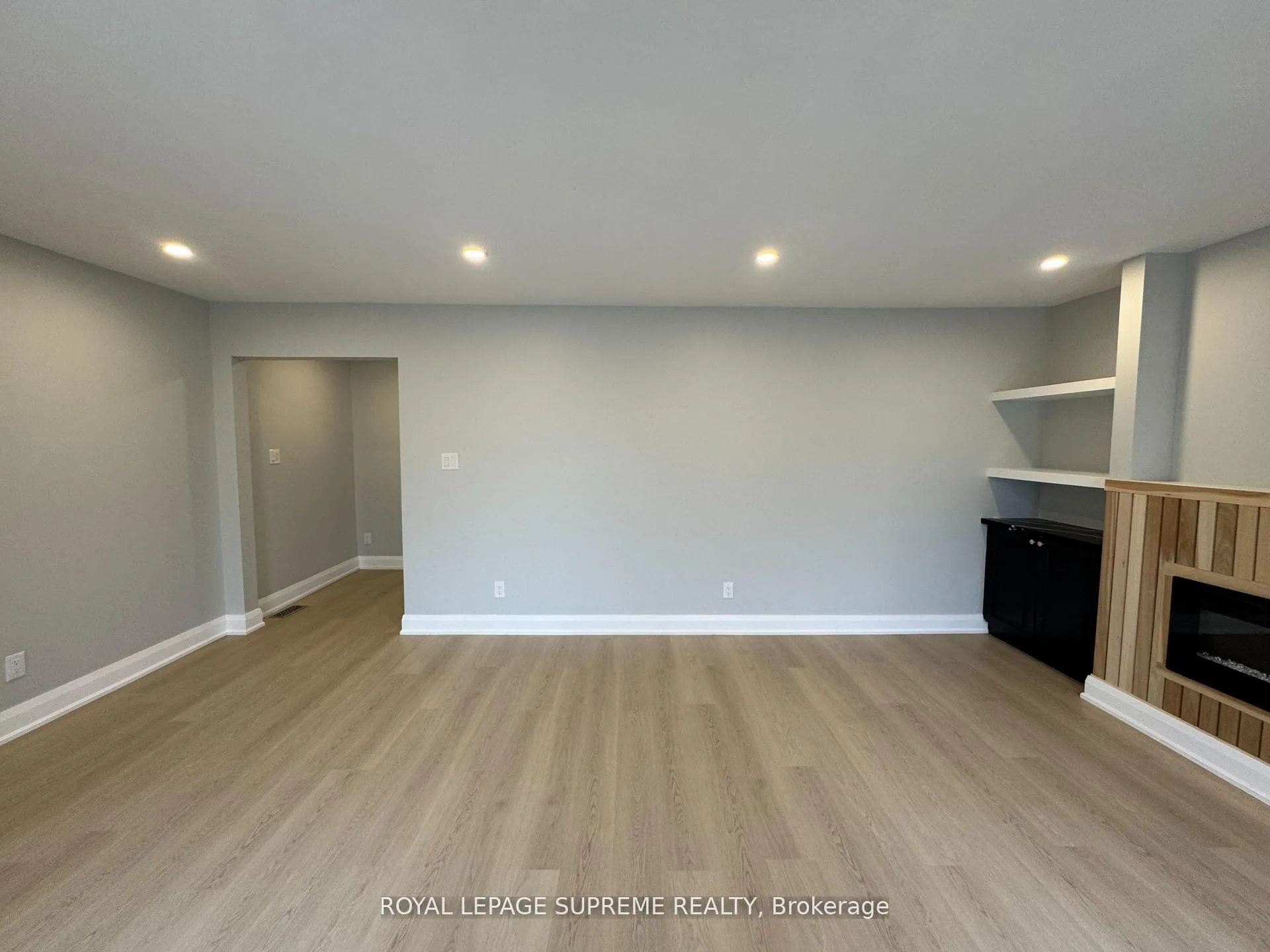 Photo 3 of Unit Upper, 8 Redwood Court, Barrie, Grove East — HOMEH